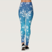 Schneeflocken und Sterne auf blass blauer Erde Leggings (Rückseite)