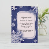 Schneeflocken und Sterne Weihnachts-Party Einladung (Stehend Vorderseite)