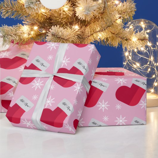 Schneeflocken und Weihnachts-Strumpf Name Rosa Geschenkpapier (Feiertage)