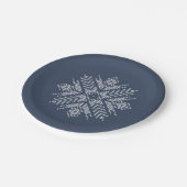 Schneeflockendesign Pappteller (Schrägansicht)