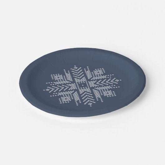 Schneeflockendesign Pappteller (Schrägansicht)