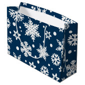 Schneeflockenmuster Große Geschenktüte (Rückseite Schrägansicht)