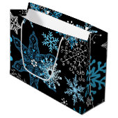 Schneeflockenmuster Große Geschenktüte (Vorderseite Schrägansicht)