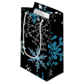 Schneeflockenmuster Kleine Geschenktüte (Vorderseite Schrägansicht)