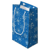 Schneeflockenmuster Kleine Geschenktüte (Vorderseite Schrägansicht)