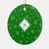 Schneeflockenmuster Mit Monogramm Grün Weihnachten Keramik Ornament (Links)