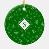 Schneeflockenmuster Mit Monogramm Grün Weihnachten Keramik Ornament (Hinten)