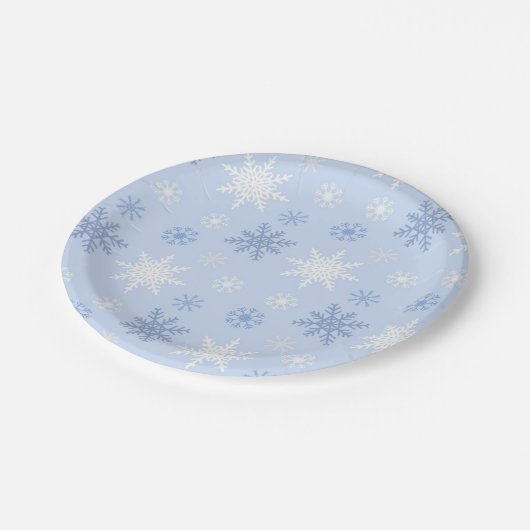 Schneeflockenmuster Pappteller (Schrägansicht)