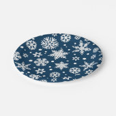 Schneeflockenmuster Pappteller (Schrägansicht)