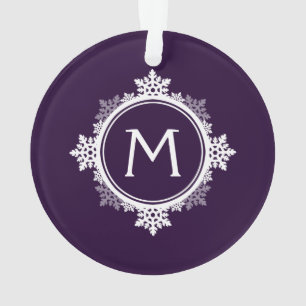 Schneeflockewreath-Monogramm in dunklem Lila u. Ornament