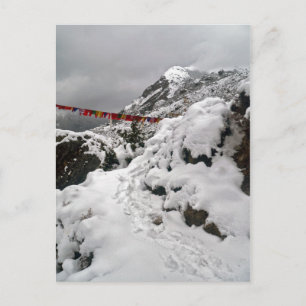 Schneefußabdrücke auf dem Himalaya-Bergweg Postkarte