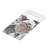 Schneegefrorene Rose Zeichnend Geldbeutel Flaschenöffner (Vorderseite Schrägansicht)