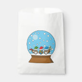 Schneeglobe mit drei Gnome-Würfeln Geschenktütchen (Vorderseite)
