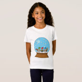 Schneeglobe mit drei Gnome-Würfeln T-Shirt (Vorne ganz)
