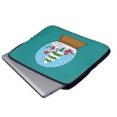 Schneeglobe mit Kardinal Snowman und Pine Tree Laptopschutzhülle (Vorne Knopf)