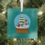 Schneeglobe mit Kardinal Snowman und Pine Tree Ornament Aus Glas<br><div class="desc">Ein Beispiel für eine Schneeglobe,  die eine sehr niedliche schneebedeckte Berglandschaft mit rotem Kardinal mit roter Weihnachtsmannmütze,  Schneemann mit rotem Band und Weihnachtsmannmütze und Kiefern zeigt. Dieses niedliche Snowdome-Design aus dem Cartoon ist eine Geschenkidee für Winter- und Weihnachtssaison-Liebhaber,  Vogel- und Schneefreunde sowie Waterlobe- und Kristallkugel-Liebhaber.</div>