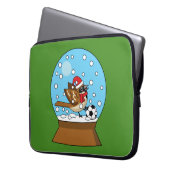 Schneeglobe mit Niedlichem Sparrow-Spielfußball Laptopschutzhülle (Vorderseite Links)