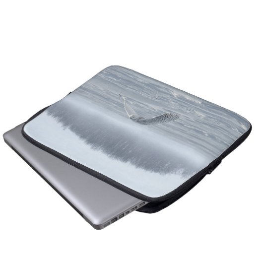 Schneehühner fliegen im Winter Laptopschutzhülle (Vorne Knopf)