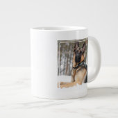 Schneehund Jumbo-Tasse (Vorderseite Rechts)