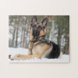 Schneehund Puzzle<br><div class="desc">Deutscher Schäferhund posiert im Schnee mit einer Camoflaug farbenen Bandana.</div>