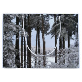 Schneekiefern in blauem Licht — Große Geschenktüte (Vorderseite)