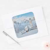 Schneekirche mit Berghang Quadratischer Aufkleber (Umschlag)