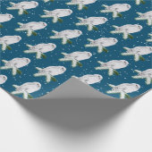 Schneekuschel auf Kiefer Geschenkpapier (Ecke)