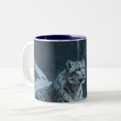 Schneeleopard und Vollmond Zweifarbige Tasse (Vorderseite Links)