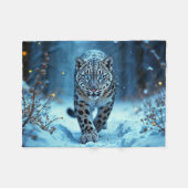 Schneeleopard Winter majestätisch blauer mit Augen Fleecedecke (Vorderseite (Horizontal))