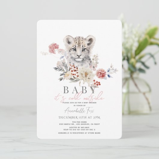 Schneelopard Baby Es ist kalt draußen Babydusche Einladung (Stehend Vorderseite)