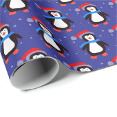 Schneeloser Winter-Pinguin Geschenkpapier (Rolleneckpunkt)