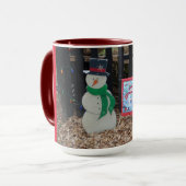 Schneemann auf dem Bauernhof zu Weihnachten Tasse (Vorderseite Links)