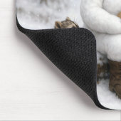 Schneemann im Winterwald mit tierischen Freunden Mousepad (Ecke)