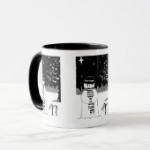 Schneemann in Schwarzweiß, Weihnachtsbekleidet Tasse (Vorderseite Links)