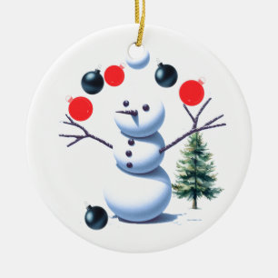 Schneemann jongliert mit Weihnachtsbaumkugeln Keramik Ornament