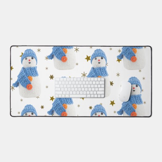 Schneemann mit blauem Hut und Schal Schreibtischunterlage (Tastatur & Maus)
