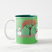 Schneemann mit einem Candycane-Baum Zweifarbige Tasse (Links)
