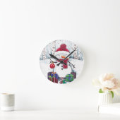 Schneemann mit Geschenken in der Aquarellmauer Runde Wanduhr (Zuhause)