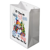 Schneemann mit Geschenken und Urlaubsaufklebern Mittlere Geschenktüte (Rückseite Schrägansicht)