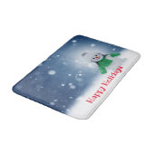 Schneemann mit grünem Schal Badematte (Schrägansicht)