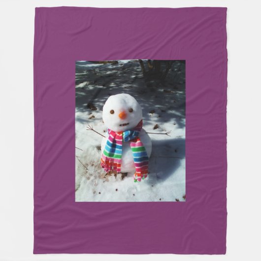Schneemann mit Rainbow Scarf Fleecedecke (Vorderseite)