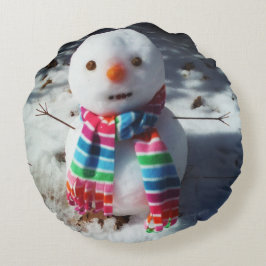 Schneemann mit Rainbow Scarf Rundes Kissen