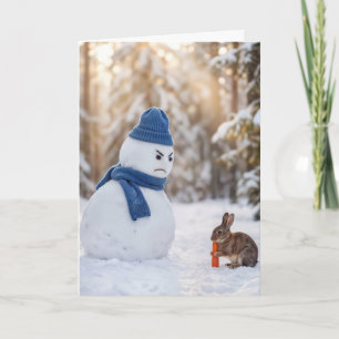 Schneemann zu Weihnachten, der einen Hasen böse an Karte