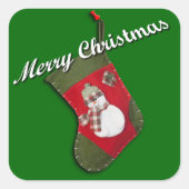 Schneemann zu Weihnachten Strumpf über Grün Quadratischer Aufkleber (Vorderseite)