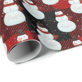 Schneemänner auf Karierten Schneeflocken Geschenkpapier (Rolleneckpunkt)