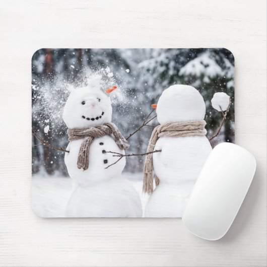 Schneemänner beim Schneeballkampf Mousepad (Mit Mouse)