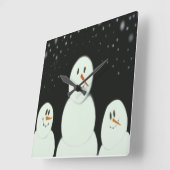 Schneemänner erfreuen sich an der stürmischen Nach Quadratische Wanduhr (Winkel)