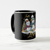 Schneemänner mit Geschenken und Bäumen Tasse (Vorderseite Links)