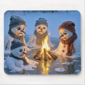 Schneemänner schmelzen um ein Lagerfeuer Mousepad (Vorne)