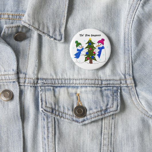 Schneemänner schmücken einen Weihnachtsbaum Button (Beispiel)